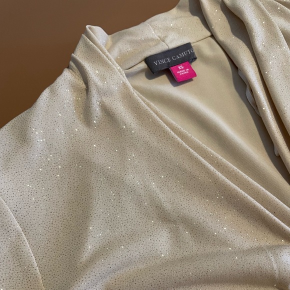 Vince Camuto Long Sleeve Gold Shimmer. - Picture 8 of 9